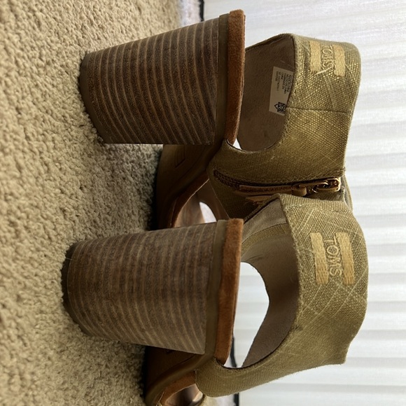 Tom’s Open Toed Sandel Heels - Picture 5 of 7